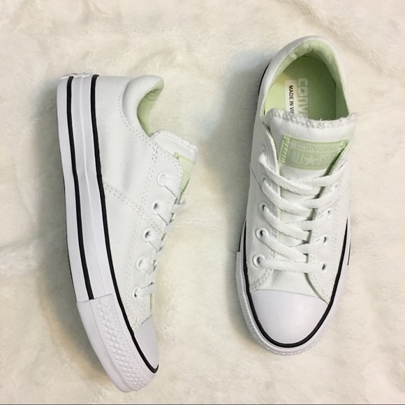 Converse Shoes - NIB white converse